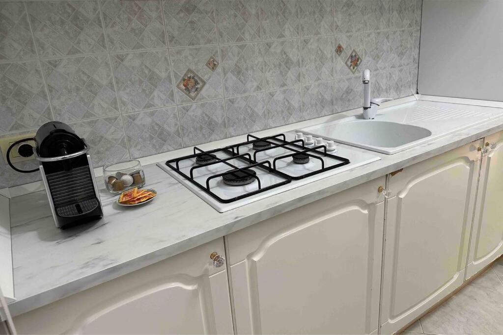 Casa Eleonora: A 5 Min Dal Mare + Free Parking Apartment Ventimiglia Exterior photo